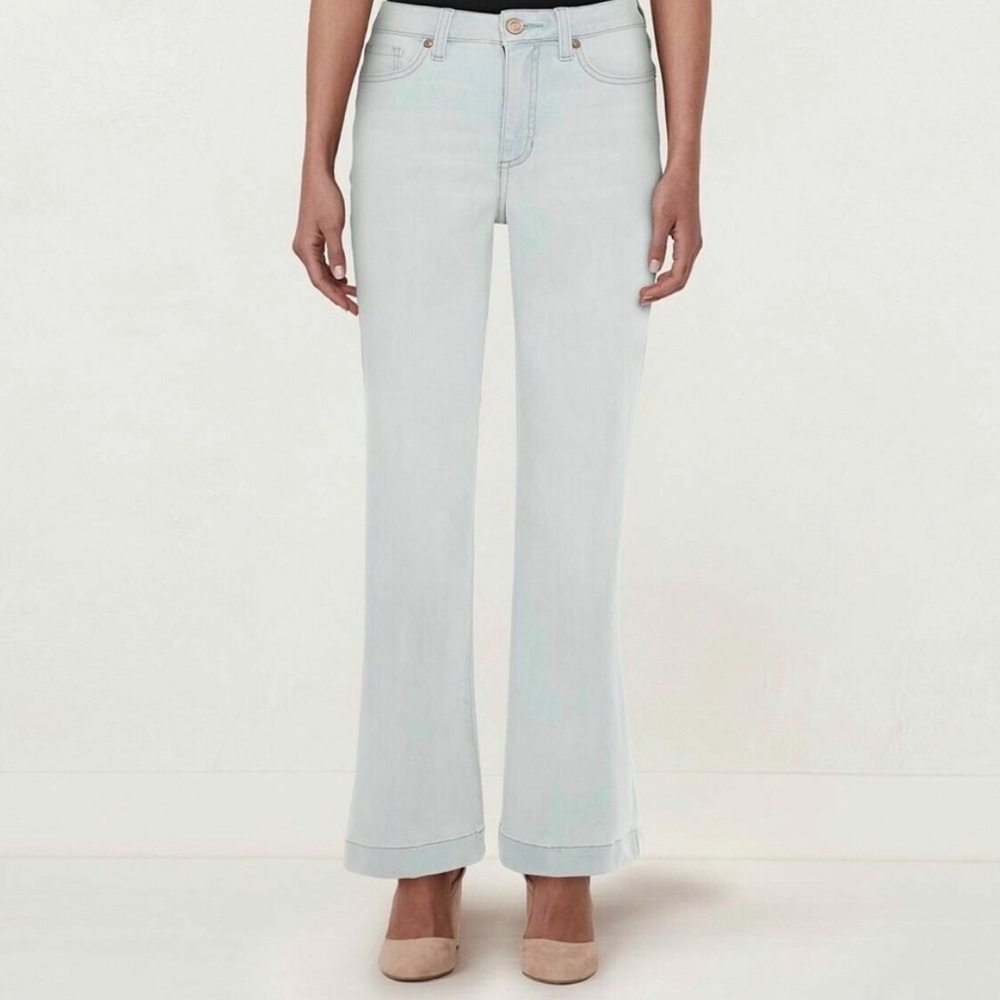 NWT Flare jeans Light Wash